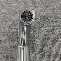 Robinet d'eau froide à une poignée en alliage de zinc à prix compétitif Robinet d'évier monté sur le pont Robinet de lavabo de salle de bain