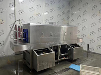 Machine à laver les plateaux et caisses alimentaires de luxe en acier inoxydable avec pompe à moteur et contrôle automatique, dotée de la stérilisation