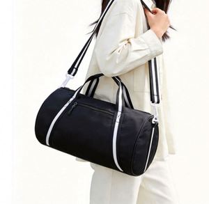 Bolsa de Deporte y Viaje Grande Personalizada con Bolsillo Impermeable y Compartimento para Zapatos, para Entrenamiento, Natación, Yoga, para Hombres y Mujeres, Regalo Promocional - Product Image 1