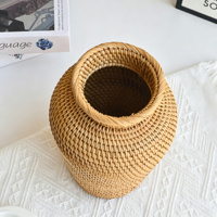Vas Anyaman Bambu Tenun Tangan Dekorasi Rumah Gaya Rustic Boho untuk Bunga Kering Keranjang Penyimpanan Multifungsi di Atas Meja