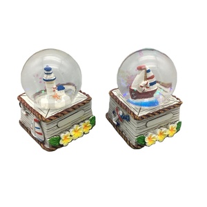 Souvenir Religioso Personalizzato OEM, Globo di Neve in Resina e Vetro 3D con Design di Cavalluccio Marino - Product Image 1