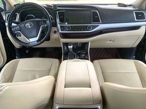 โตโยต้า ไฮแลนเดอร์ มือสอง ปี 2015 โตโยต้า ไฮแลนเดอร์ ขับเคลื่อน 4 ล้อ SUV 7 ที่นั่ง รถ SUV หรูหรา พวงมาลัยซ้าย 220 แรงม้า แรงบิด 350 นิวตันเมตร รถ SUV โตโยต้ามือสองราคาถูก - Product Image 4