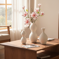 Vase en céramique blanc mat texturé côtelé, forme goutte d'eau horizontale, style moderne minimaliste ARM LVG, récipient floral en porcelaine