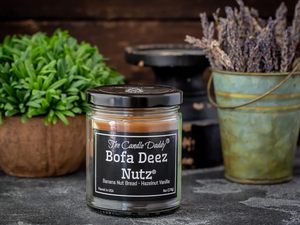 Vela Aromática Bofa Deez Nutz con Aroma a Pan de Plátano y Avellanas y Vainilla, Doble Vertido, 6 Onzas, 40 Horas de Duración - Product Image 6