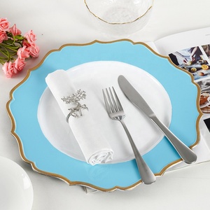 Assiettes de présentation irrégulières en plastique noir, rose et bleu de 13 pouces avec bord doré et motif floral pour la décoration de mariages, fêtes et événements - Product Image 6