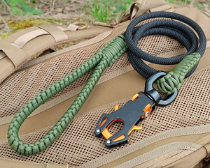 Guinzaglio per cani di grandi dimensioni guinzaglio per cani con corda da arrampicata per impieghi gravosi con moschettone a rana guinzaglio per cani con manico intrecciato in Paracord - Product Image 1