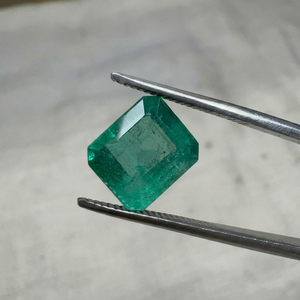 Émeraude naturelle zambienne de 3,19 carats, taille octogonale, pierre précieuse non montée |   Pierre précieuse verte authentique pour la vente en gros de bijoux fins - Product Image 1