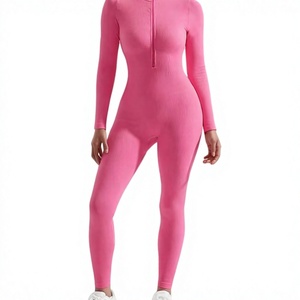 Combinaison longue en tricot rose pour femme avec fermeture éclair avant, taille haute, effet gainant, idéale pour le yoga et les soirées en club - Product Image 1