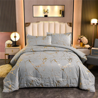 Nouvelle collection de couettes tendance, écologiques, à texture marbrée, mélangées avec du style feuille d'or métallique