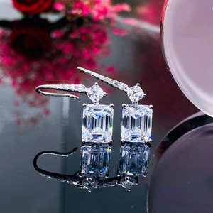 Orecchini Pendenti di Lusso per Donne, Taglio Quadrato, Eleganti e Scintillanti, Gioielli alla Moda dal Design Chic e Moderno - Product Image 2