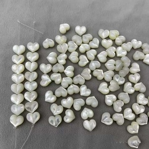 Perles <span class=keywords><strong>en</strong></span> coquillage naturel <span class=keywords><strong>en</strong></span> forme de cœur 9x11mm 10x12mm, blanches, noires, jaunes, sculptées à <span class=keywords><strong>la</strong></span> main, perles MOP <span class=keywords><strong>en</strong></span> forme de cœur bombé, bijoux de luxe, artisanat DIY - Product Image 1