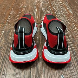 Les nouvelles chaussures de sport polyvalentes pour hommes, légères, de loisirs, pour l'extérieur, confortables pour la marche, chaussures de skateboard, classiques, luxueuses et sportives, sont un succès de vente. - Product Image 1