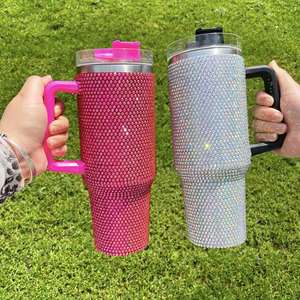 Lot de 2 gobelets isothermes en acier inoxydable de 40 oz, personnalisables avec logo, ornés de strass rose rouge, avec poignée et paille - Product Image 4