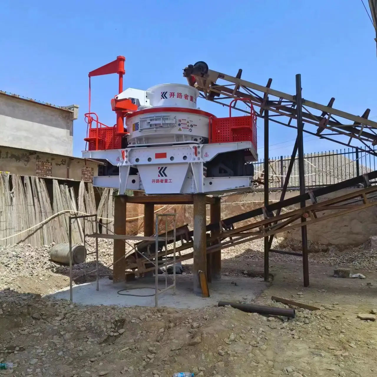 Vsi 모래 메이커 뜨거운 판매 VSI 모래 만들기 기계 150th 채석장 용 수직 샤프트 임팩트 크러셔