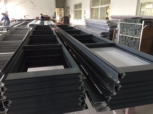 2025 Portes coulissantes sectionnelles industrielles Entrepôt cadre en aluminium Panneau <span class=keywords><strong>de</strong></span> verre transparent 4S <span class=keywords><strong>Porte</strong></span> <span class=keywords><strong>de</strong></span> <span class=keywords><strong>garage</strong></span> Prix d'usine - Product Image 4