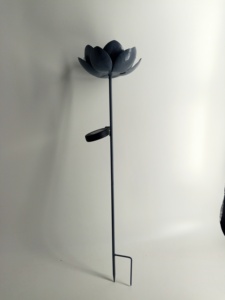Lámpara Solar LED para Exteriores con Forma de Flor de Loto de Metal, Bola de Cristal con Luz Interior y Estaca - Product Image 5