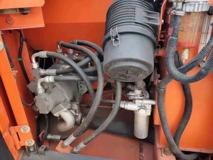 Petite mini pelle hydraulique sur chenilles d'occasion de 7 tonnes Hitachi zx70 d'occasion de bonne qualité - Product Image 4