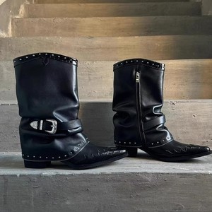 <span class=keywords><strong>Bottes</strong></span> courtes style punk en <span class=keywords><strong>cuir</strong></span> noir vente en gros automne hiver rivet avec <span class=keywords><strong>bottes</strong></span> pour pantalons bottines pour femmes à talons épais et bout pointu - Product Image 1