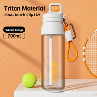 Bouteille d'eau sport Tritan 700 ml, avec couvercle à ouverture rapide et paille, gourde portable anti-fuite avec mousqueton pour la gym