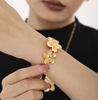Parures de Bijoux de Mode en Acier Inoxydable, Plaqué Or 18 Carats, Parure Forme Fleur Collier Bracelets et Bague pour Femme