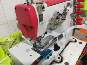 BT-858D-02 Sewing Machine Industrial High Speed Flat Bed <b>Tape</b> Interlock Interlock Sewing Machine - Product Image 2