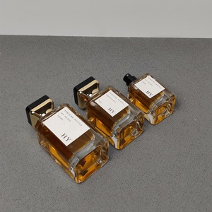 Flacone Vuoto di Lusso per Profumo e Colonia 30ml 50ml 100ml Quadrato con Collo a Crimpatura, Atomizzatore e Tappo Dorato dal Design Unico - Product Image 6