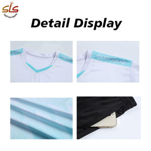 Erwachsenen-Fußballtrikot-Sets Atmungsaktives Polyester Sublimations-Fußballuniform Kurzes Oberteil Anpassbares Retro-Fußballtrikot - Product Image 3