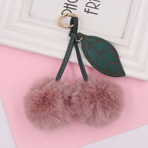 En gros, Porte-clés pompon en fourrure mini cerise motif dessin animé, accessoires boule en peluche, pendentif de sac à main, porte-clés pompon cerise - Product Image 1