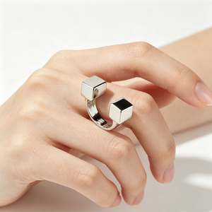 Solicite un Catálogo de Joyería de Moda: Anillo de Corazón Honey Love, Anillo Cuadrado Cruzado de Diseño Simple - Product Image 4