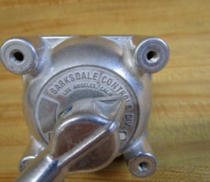 Nueva Válvula de Control Direccional Manual BARKSDALE Serie 9000 9022-M para Agua OEM - Product Image 4