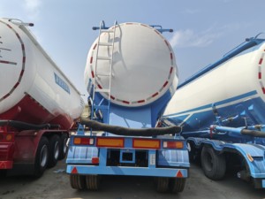 Nuevas condiciones para el tanque de combustible del motor diesel de acero 6x4 4x2 camión de rueda motriz popular camión de cemento chino y almacenamiento de productos químicos - Product Image 4