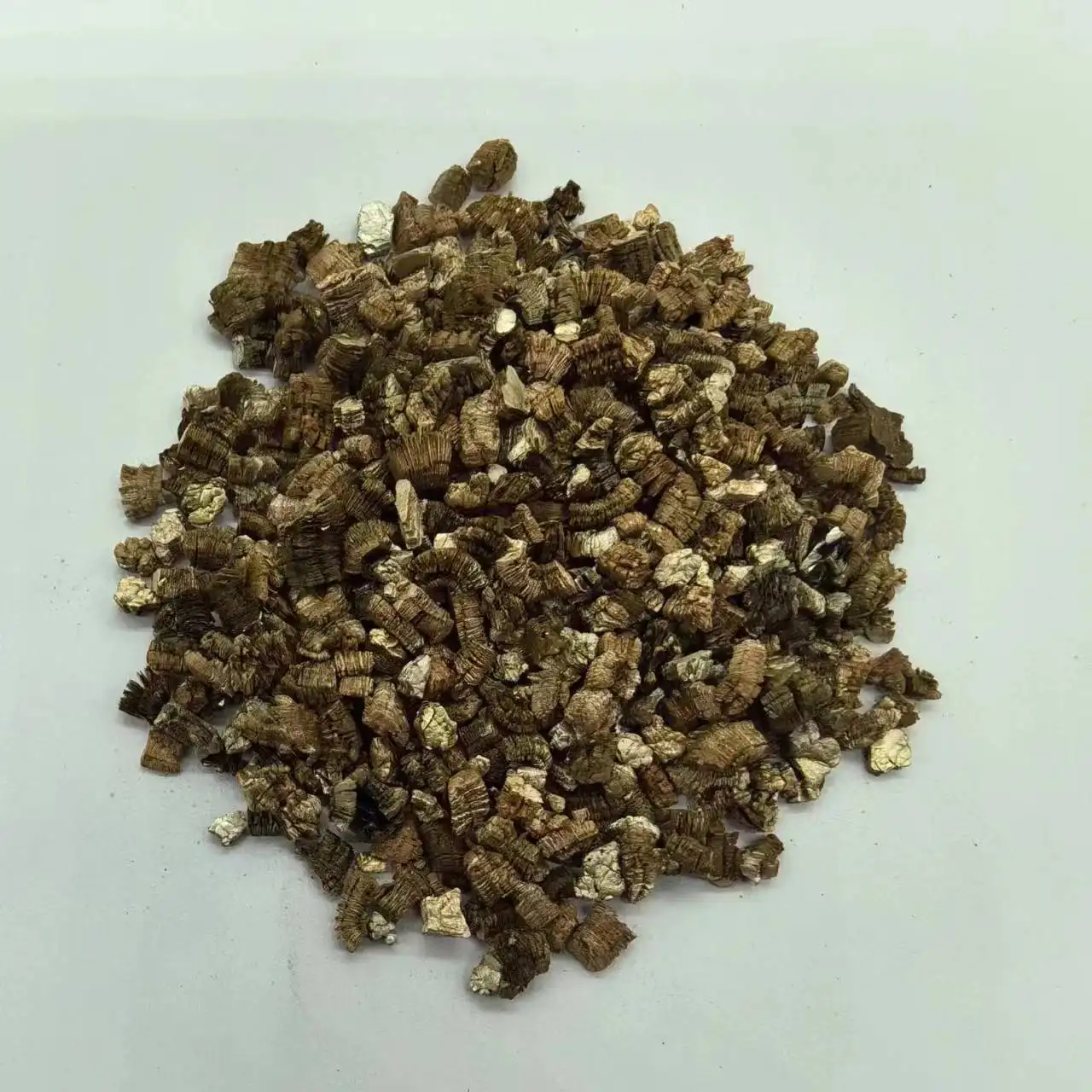 Trung Quốc Nhà sản xuất 20-40mesh 40-60mesh vermiculite làm vườn vermiculite extintcteur vermiculite lửa gạch