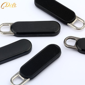 Tiradores de cremallera de TPU con logotipo personalizado, lengüetas personalizadas para bolsos, tirador de cremallera para ropa, deslizador de goma de PVC, deslizadores de cremallera personalizables - Product Image 3