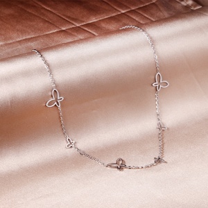 Collar con Colgante de Mariposa Calada, Diseño Nuevo 2022, Joyería Popular de Acero Inoxidable con Baño de Oro de 18k - Product Image 4