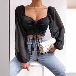 Camicetta da <span class=keywords><strong>donna</strong></span> europea e americana alla moda, corta, <span class=keywords><strong>scollata</strong></span>, sexy, con scollo a V, in chiffon patchwork, con coulisse e maniche a lanterna - Product Image 1