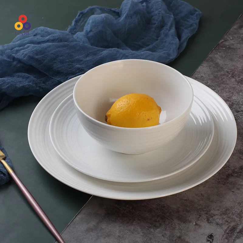 Vajilla de cerámica fina de estilo europeo, platos y cuencos, juego de cena de porcelana blanca, juegos de vajilla con ondas de agua