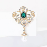 Broche de revers baroque vintage ajourée à motif floral, ornée de perles et de strass pavés, en alliage, pour robe de mariée et tenue de cérémonie