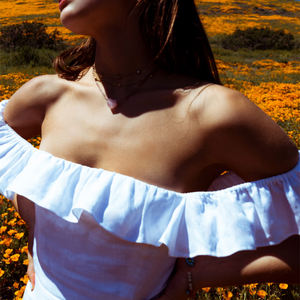 Abito <span class=keywords><strong>Lungo</strong></span> in Lino <span class=keywords><strong>Bianco</strong></span> da Donna <span class=keywords><strong>con</strong></span> Volant, Spalle Scoperte e <span class=keywords><strong>Spacco</strong></span> Alto in Stile Boho - Product Image 2