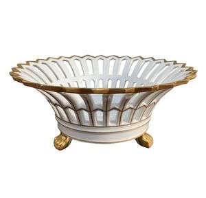 Frutero de Porcelana Vintage con Patas de Rejilla, Diseño Reticulado Dorado, Material de Aluminio, Estilo Moderno y Lujoso - Product Image 1