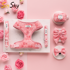 Set di Imbracature per Cani SinSky, Comode e di Lusso, Collare e Guinzaglio Regolabili, Set Personalizzato con Peonia, Imbracatura Anti-Trazione - Product Image 1