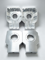 Plaque de base à bride usinée CNC OEM JIUCHI en acier inoxydable/anodisé/aluminium, support de cavité de perçage personnalisé pour équipement optique