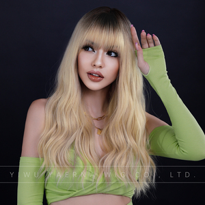 Peluca <span class=keywords><strong>Rubia</strong></span> Degradada, Larga y Rizada, Resistente al Calor, <span class=keywords><strong>de</strong></span> Cabello Sintético para Mujer, Peluca <span class=keywords><strong>de</strong></span> Cabello Blanco Rizado y Ondulado con Flequillo, Pelucas <span class=keywords><strong>de</strong></span> <span class=keywords><strong>Anime</strong></span> - Product Image 1