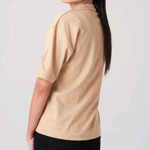 ออกแบบโลโก้ตามสั่งสำหรับผู้หญิง เสื้อยืดแขนสั้นสีพื้นสไตล์คลาสสิกสำหรับฤดูร้อน คอกลม สไตล์ลำลองสำหรับผู้หญิง - Product Image 3