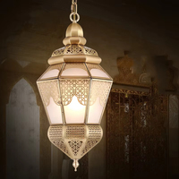 Grand lustre suspendu en verre et cuivre pour hall d'entrée, lanterne en verre découpé pour plafond double hauteur, décoration de couloir d'escalier