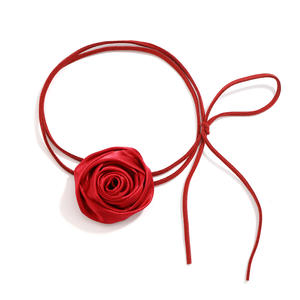 قلادة وردية عتيقة من الطراز الأوروبي والأمريكية للنساء قلادة حريرية عصرية من الحرير سلسلة ربط مع طوق زهور من القماش - Product Image 5