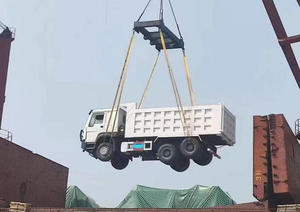 Camión Volquete Sinotruk Howo 8x4 de 12 Ruedas con Volante a la Izquierda, Camión Volquete ISUZU en Venta - Product Image 4