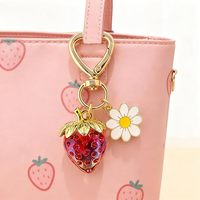 Accessoires de sac à main Kawaii sur commande, breloques fraises, porte-clés fleurs, vente en gros, cadeaux personnalisés pour femmes, OEM