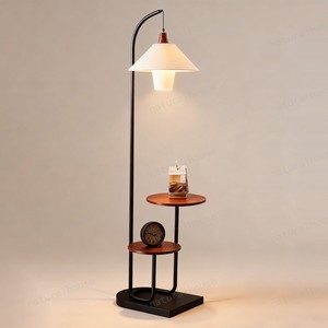 Đèn đứng bằng gỗ và kim loại giá sỉ nhà máy, có kệ và chụp đèn bằng vải, thích hợp cho phòng khách, phòng ngủ, đầu giường - Product Image 2