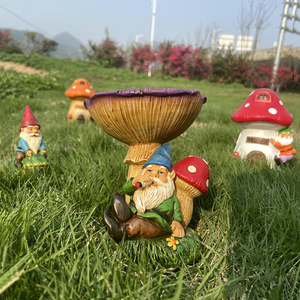 Statua in resina da giardino gnomi divertenti su gnomo da giardino a fungo con nano artigianale in resina solare per la decorazione esterna - Product Image 6
