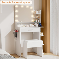 Grande coiffeuse de chambre rustique blanche en bois avec miroir éclairé, rangement et chaise